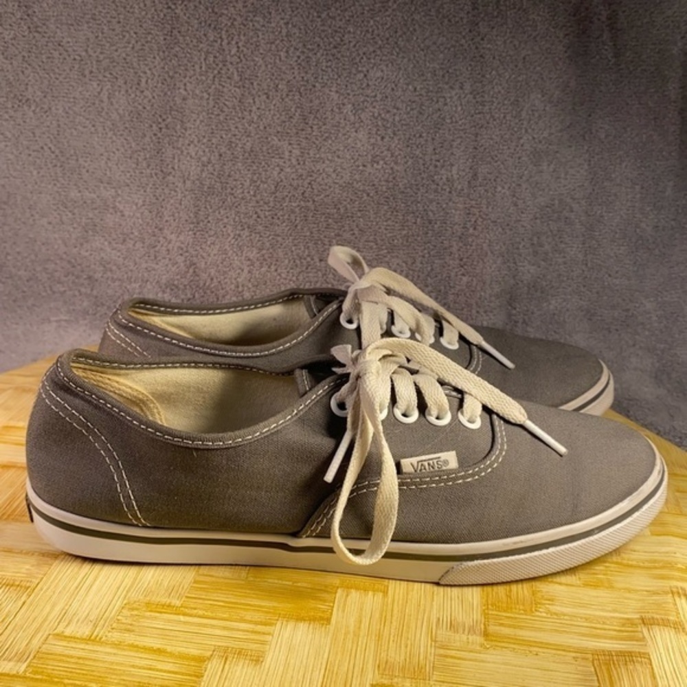 Vans Off The Wall Gray Lace Up Shoes Women’s Size 8 Mens Size 6.5